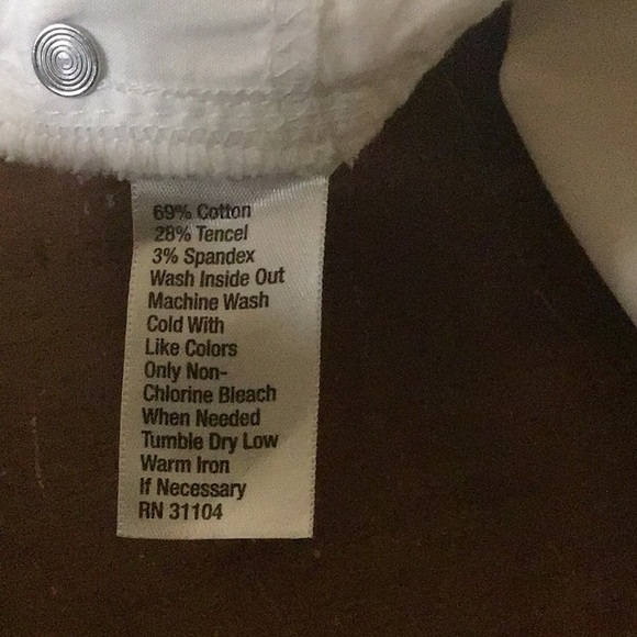 Cynthia Rowley Ankle Cropped White Pants with Gold Hardware - Picture 6 of 6